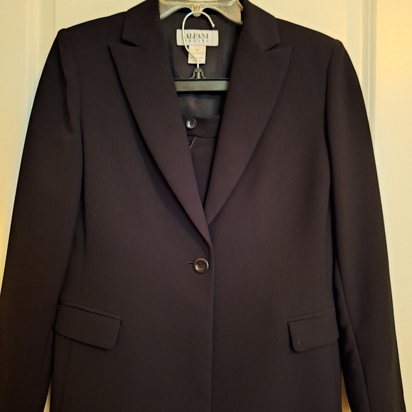 Woman's Petite Black Pant Suit - Picture 3 of 4
